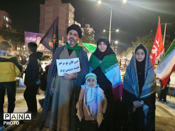 تجمع مردم بصیر نیشابور در شب هفتم شهادت رهبر انقلاب