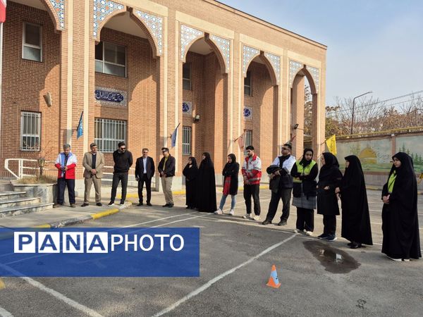 مانور سراسری زلزله در دبیرستان اعطایی ناحیه ۳ مشهد