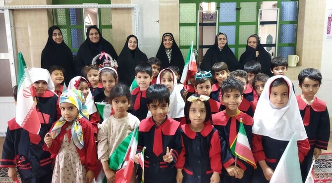  نوآموزان کوهپایه ای از معلمان به مناسبت هفته معلم قدردانی کردند