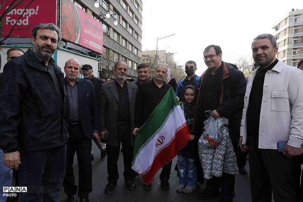 حضور وزیر آموزش و پرورش در مراسم تشییع پیکرهای مطهر ۸۴ شهید قهرمان ناوشکن دنا 