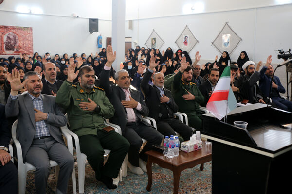 برپایی جشن «حضور تا ظهور» در دبیرستان شهیده حسنی سعدی قم