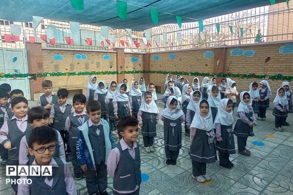 بازدید مدیر اداره تعلیم و تربیت شهرستانهای استان تهران از کودکستان فدک ناحیه دو شهرری 
