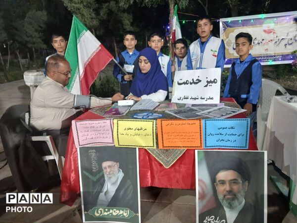 میز خدمت به میزبانی مدرسه پسرانه شهید مهدی غفاری در تجمعات شبانه شهر فرون آباد