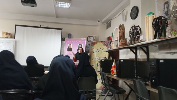  جلسه آموزشی دادرس با موضوع مخاطرات طبیعی در آموزشگاه هیات امنای فرزانگان