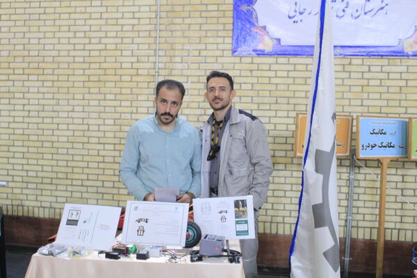 نمایشگاه دست‌سازه‌های هنرجویان هنرستان و کاردانش