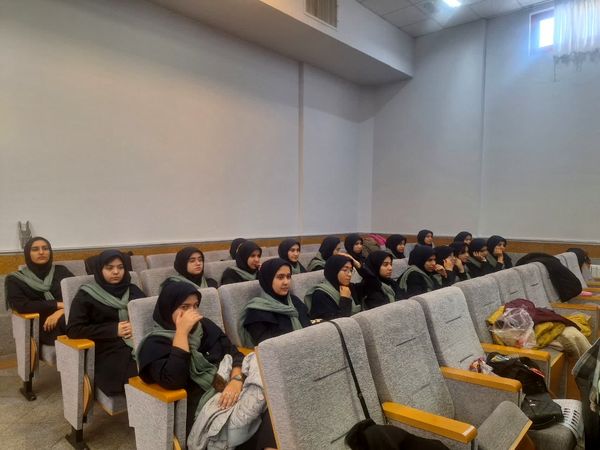 چهل و سومین جشنواره فرهنگی هنری فردا در دبستان آرمینه مصلی نژاد ناحیه۶ 