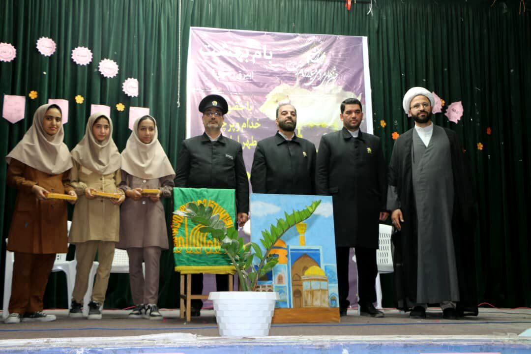 ۴۰۰ نفر از دختران پیشتاز بندرخمیر، پرچم امام مهربانی را به آغوش کشیدند