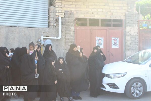 خاکسپاری دو شهید جنگ سوم در گلزار شهدای روستای فردو