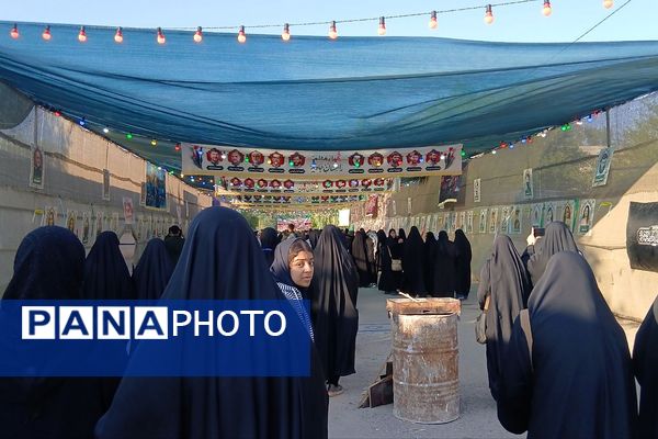 اولین روز حضور دانش‌آموزان دختر منطقه کهریزک در یادمان ‌های مناطق عملیاتی جنوب ایران