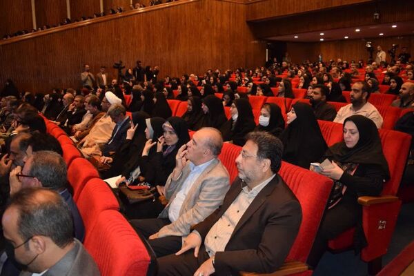 گرامیداشت هفته پیوند اولیا و مربیان با حضور وزیر آموزش و پرورش منطقه 14 و تقدیر از انجمن های برتر مناطق 19 گانه شهر تهران 