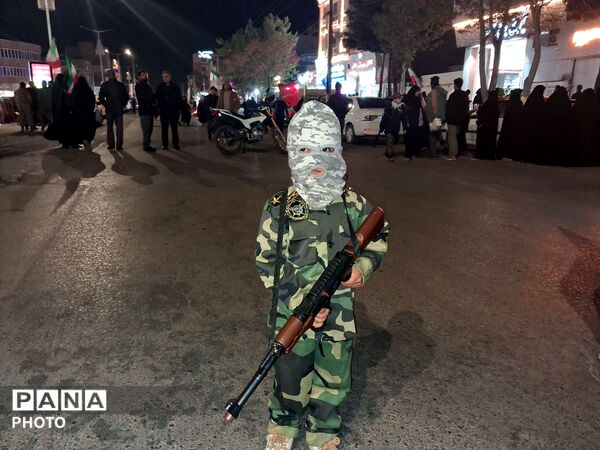 وحدت  رمز پیروزی مقابل دشمن 