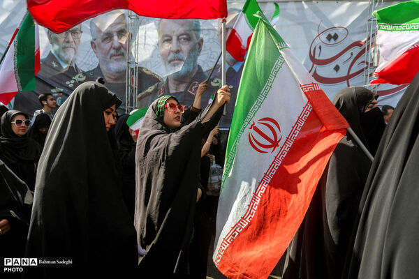رزمایش دختران «جان‌فدای ایران»