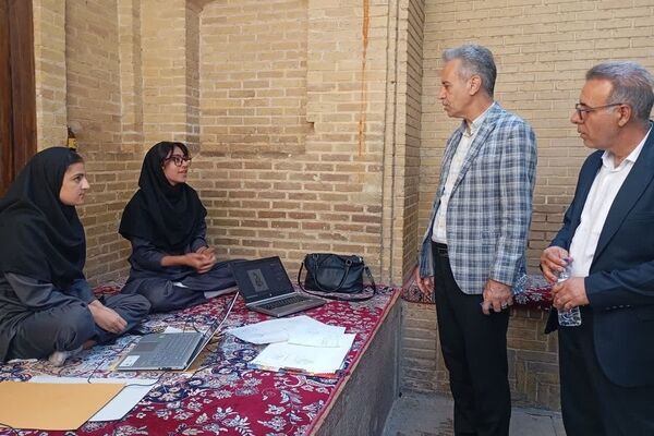 رویش شکوفه‌های هنر در جوار آرامگاه حافظ شیرازی