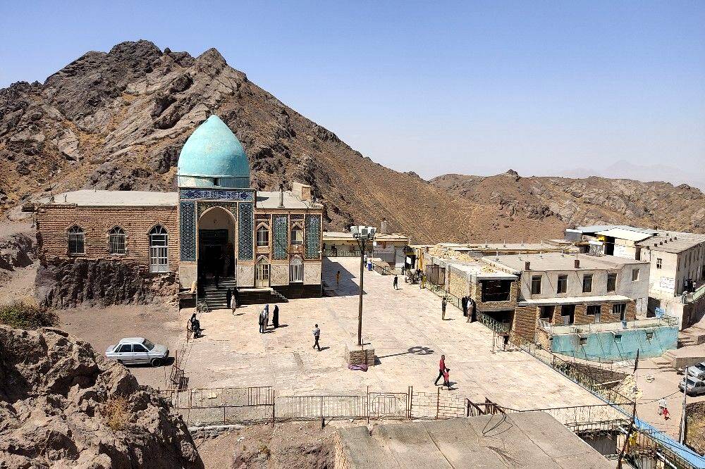 زیارتگاه امامزاده حسین اصغر در دل طبیعت زیبا در استان خراسان رضوی