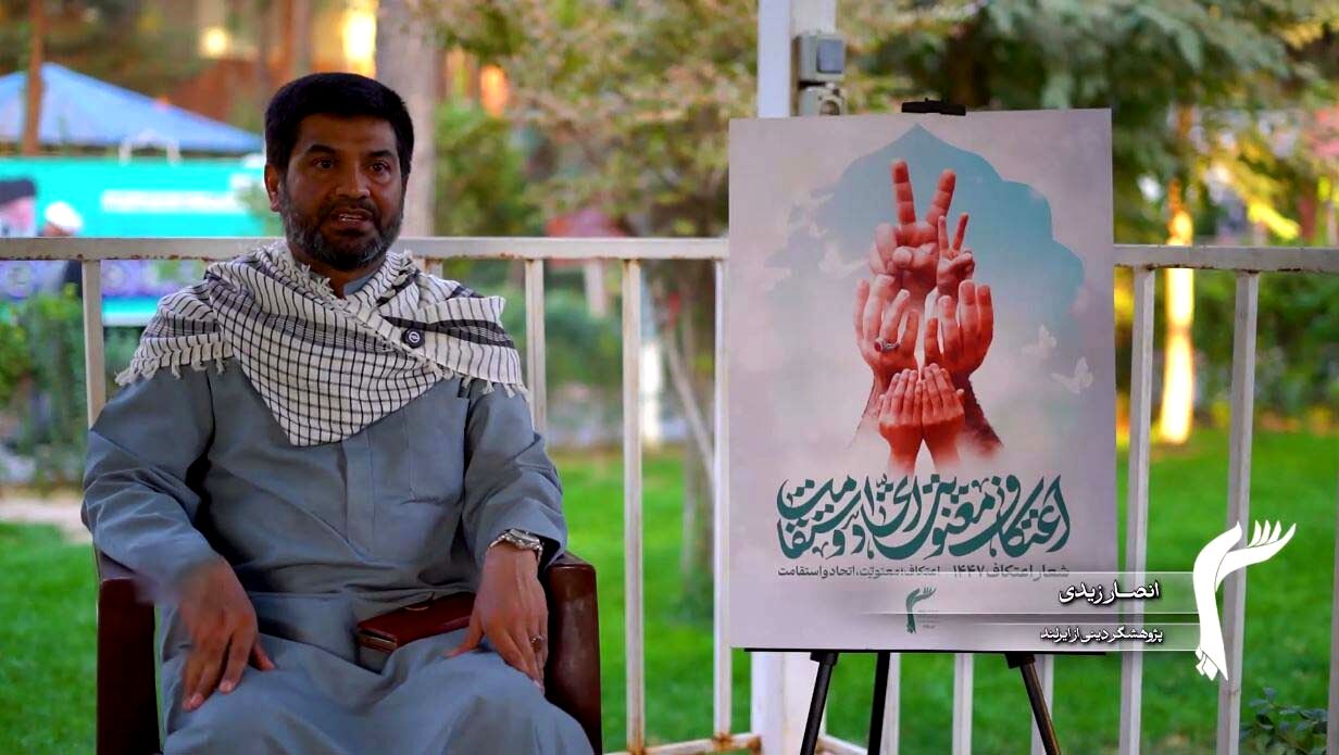 اعتکاف می‌تواند به حرکتی جهانی مانند اربعین تبدیل شود
