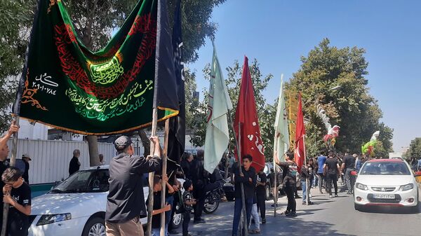 جاماندگان اربعین حسینی در مسیر حرم مطهر امام مهربانی