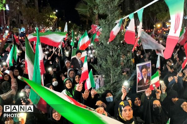 میدان هفت‌تیر بهارستان دو میزبان راهپیمایی شبانه مردم و فرهنگیان