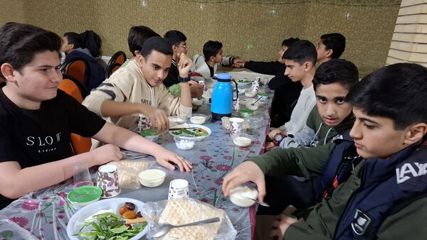 افطار دوستانه دبیرستان ملاصدرا؛ لحظاتی به یادماندنی برای دانش‌آموزان