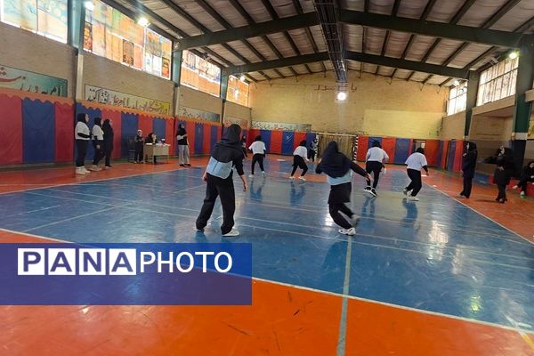 مسابقات ورزشی بین مدرسه‌ای در رباط‌کریم