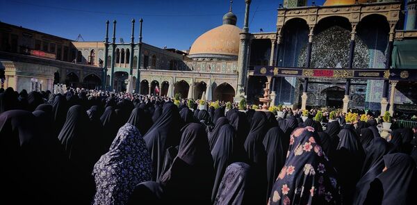 انس و ارادت قشرهای مختلف مردم قم با شهدای گمنام