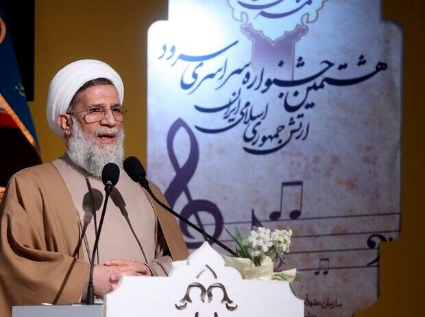 آزاده‌های سرافراز نماد و معلم مقاومت و ایثار هستند