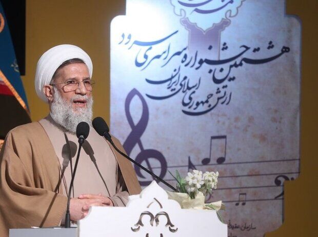 آزاده‌های سرافراز نماد و معلم مقاومت و ایثار هستند