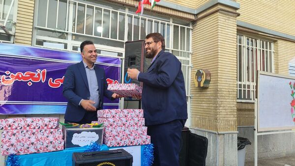 اولین مجمع عمومی انجمن اولیا مربیان دبستان شاهد حاج تقی آقا بزرگ ناحیه یک مشهد 