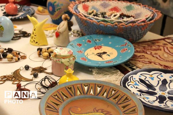 سیری در نمایشگاه دستاوردهای کانون‌های فرهنگی‌ تربیتی در آذربایجان شرقی