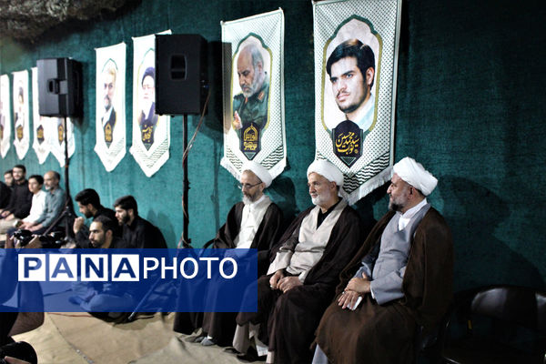 روایتگری طلاب جوان در یادواره شهدای مدرسه حقانی قم