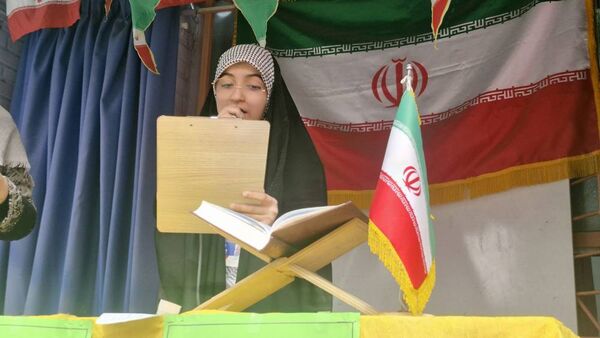 سالروز پیروزی انقلاب اسلامی در دبستان حافظ یک