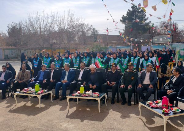 طنین گلبانگ انقلاب در دبیرستان شبانه روزی همای رحمت شهرستان سرخس