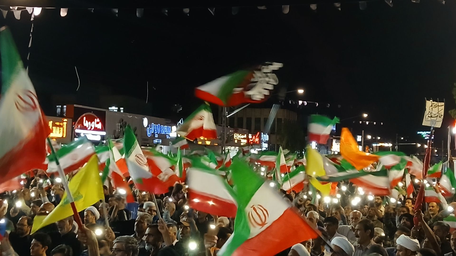 گوش به فرمان رهبریم