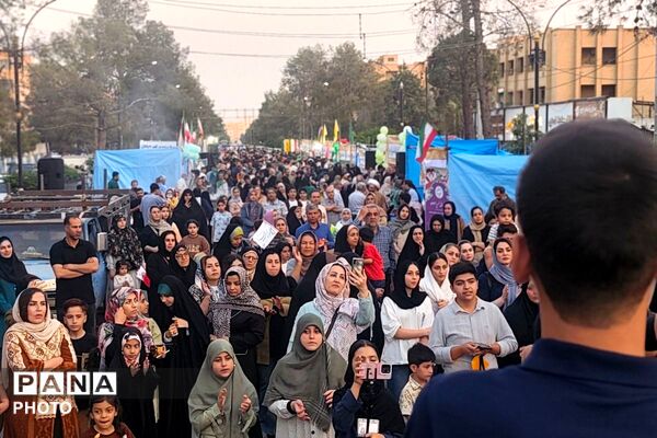 از لبخند کودکان تا دست دعای بزرگ‌ترها
