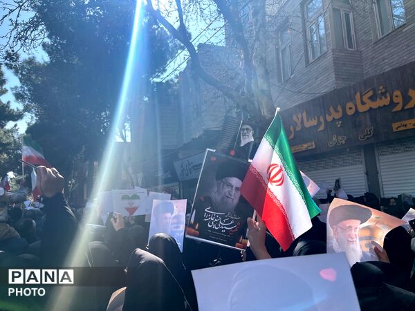 حضور موج چشم گیر مردمی در تشییع پیکر شهید بیت رهبری