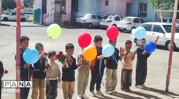 جشن شکوفه‌ها در مدرسه سلمانزاده ناحیه 3 کرج 