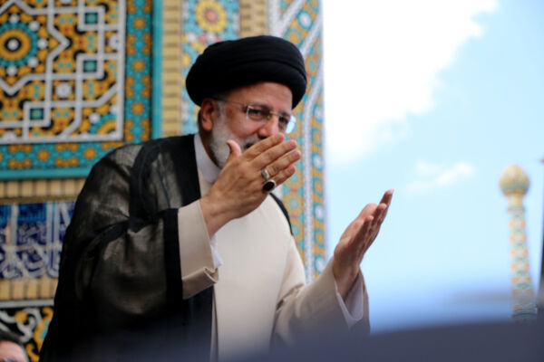 حضور پرشور نوجوانان قمی در آیین استقبال از رئیس جمهوری 