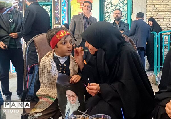 حماسه‌ حضور در شهرکرد؛ از صفوفِ نماز تا غرفه‌هایِ خدمت