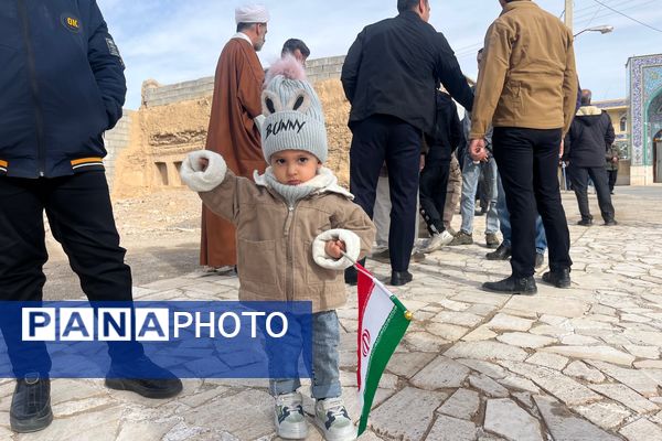 دهه نودی‌های شهر سورمق پای کار انقلاب