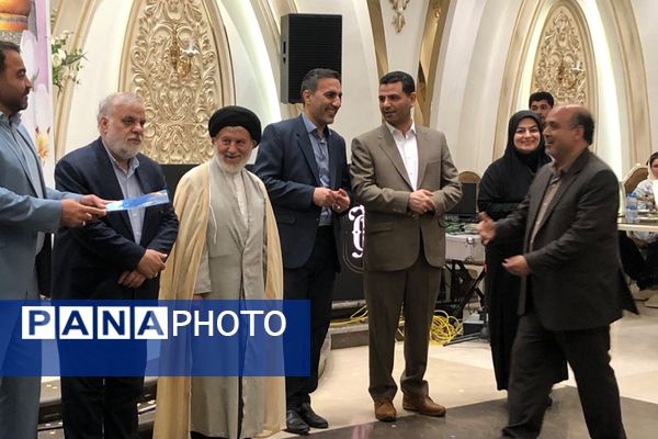 مراسم تقدیر از فرهنگیان نمونه در ناحیه 2 شهرری 