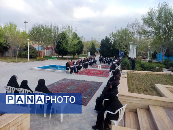 محفل جزء‌خوانی قرآن کریم در بوستان‌های قم