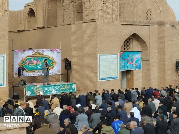 اقامه نماز بندگی در مسجد جامع تاریخی شهر رشتخوار