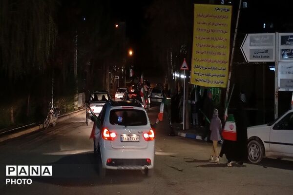 حضور پرشور مردم در کاروان خودرویی از بلوار حسینیه شهدا تا گلزار شهدای شهر بار
