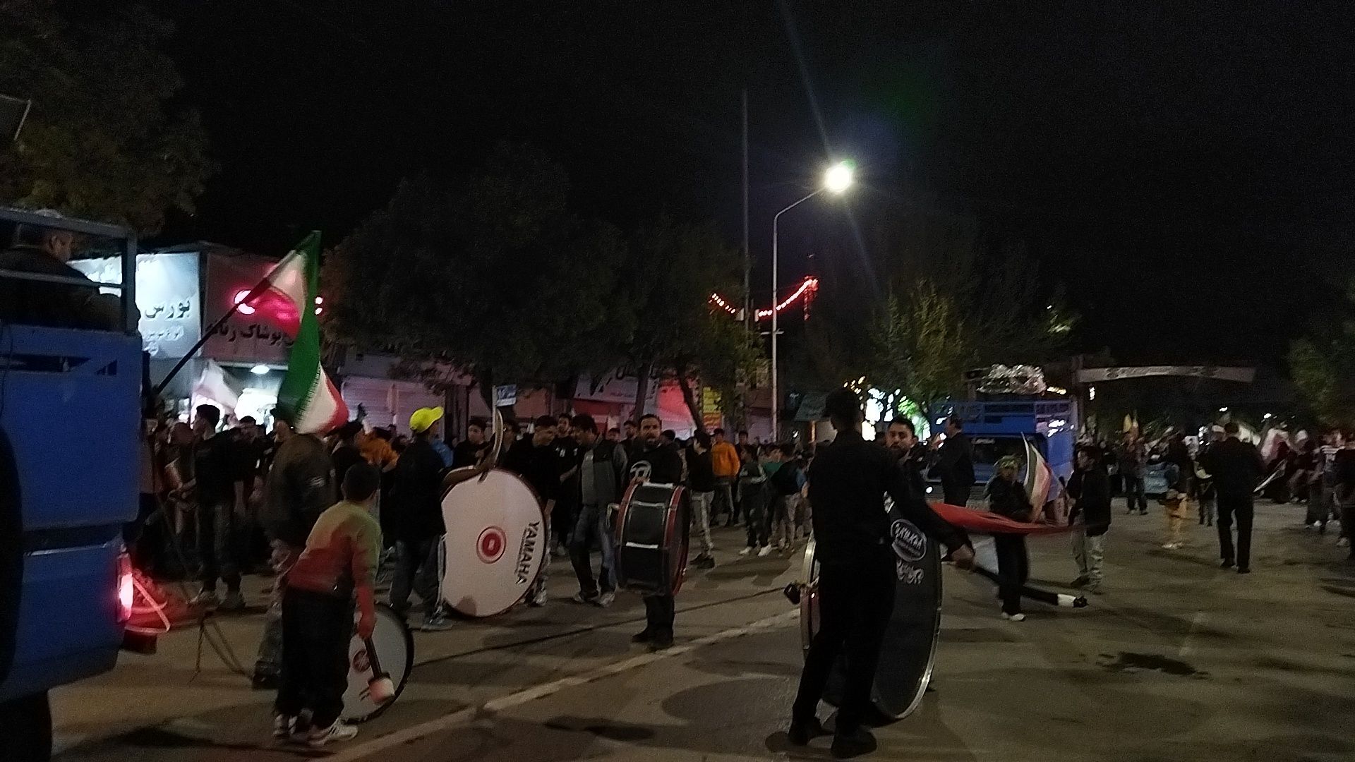 دسته عزاداری روستای همت آباد زمانی در مراسم چهلم رهبر شهید و شهدای میناب در حسینیه امام 