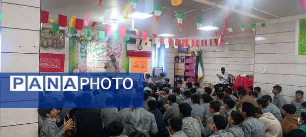 شادی دانش‌آموزان راه ایمان قلعه‌گنج در جشن ولادت حضرت علی‌اکبر(ع)