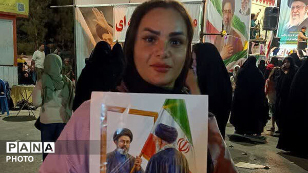 نود و هفت شب حضور حماسی و با شکوه مردم کوهدشت، در میدان امام خمینی(ره)