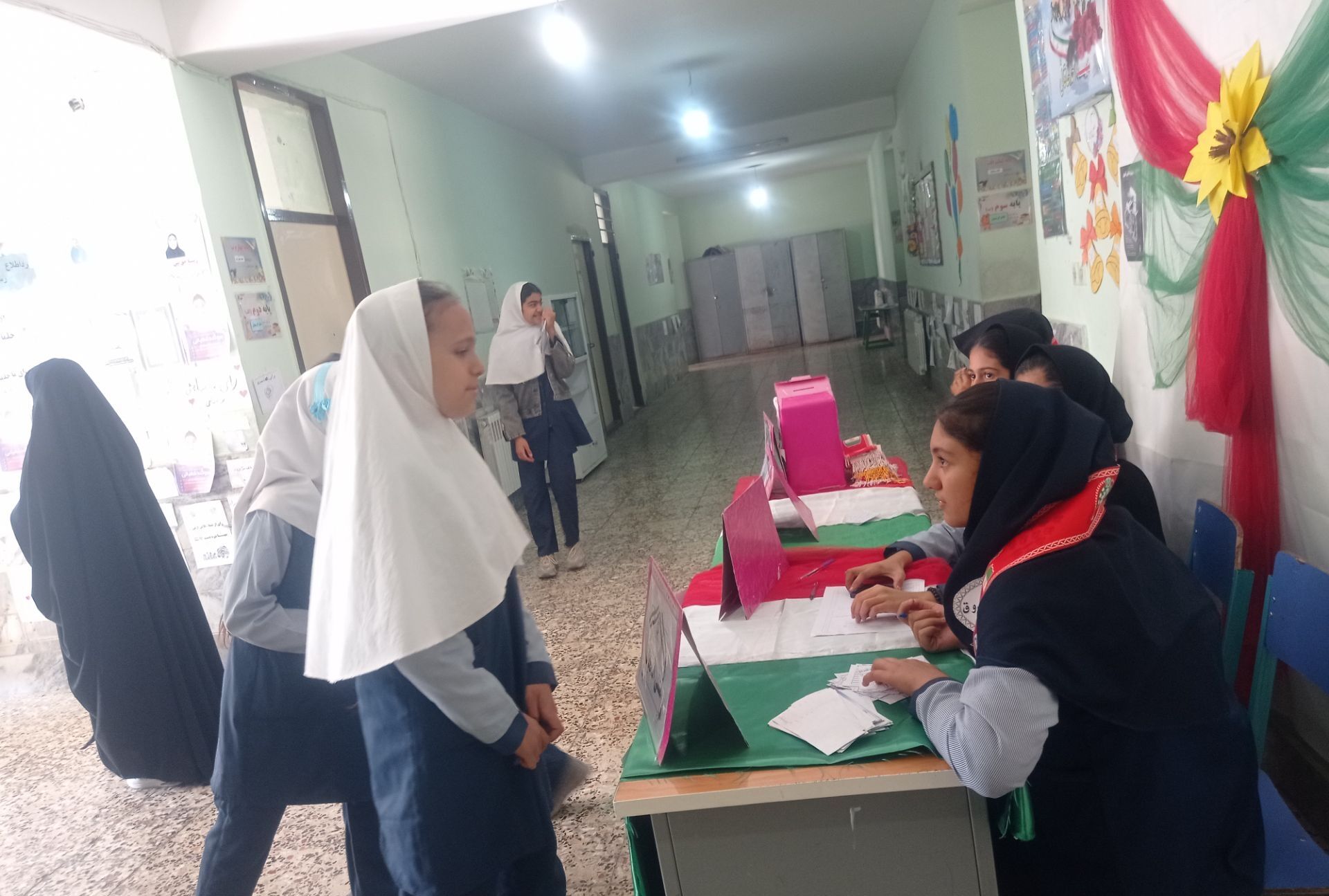 انتخابات شورای دانش‌آموزی در مدرسه شهید خاقانی شهرستان شیروان
