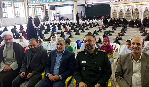 رزمایش اهدا لوازم التحریر به دانش‌آموزان در قائمشهر