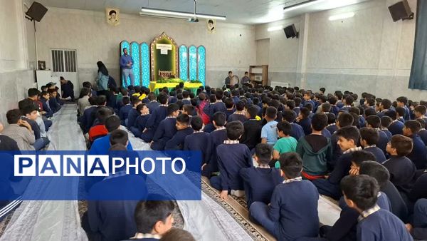 برگزاری جشنوارهٔ کاهو و سکنجبین در دبستان پسرانهٔ پاسداران یزد