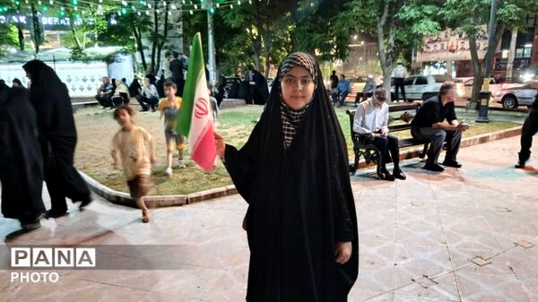 حضور دانش‌آموزان مدرسه دخترانه ریحانه در جشن عید غدیرخم