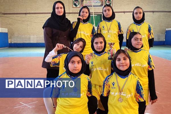 مسابقه فوتسال دانش‌آموزی دختران ابتدایی در بهارستان دو